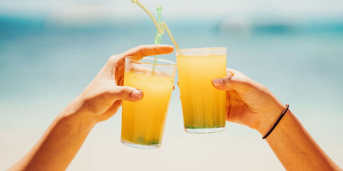 Island-tropical-catamaran-drinks